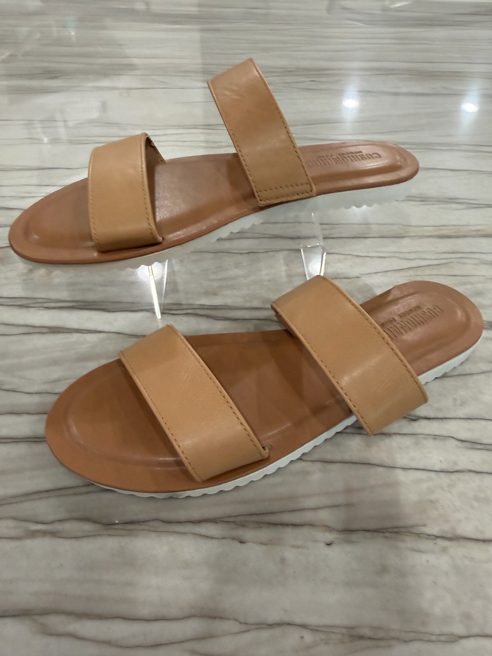 Cushionaire Tan Two Strap Slide Sandals Memory Foam White Sole Women’s 9